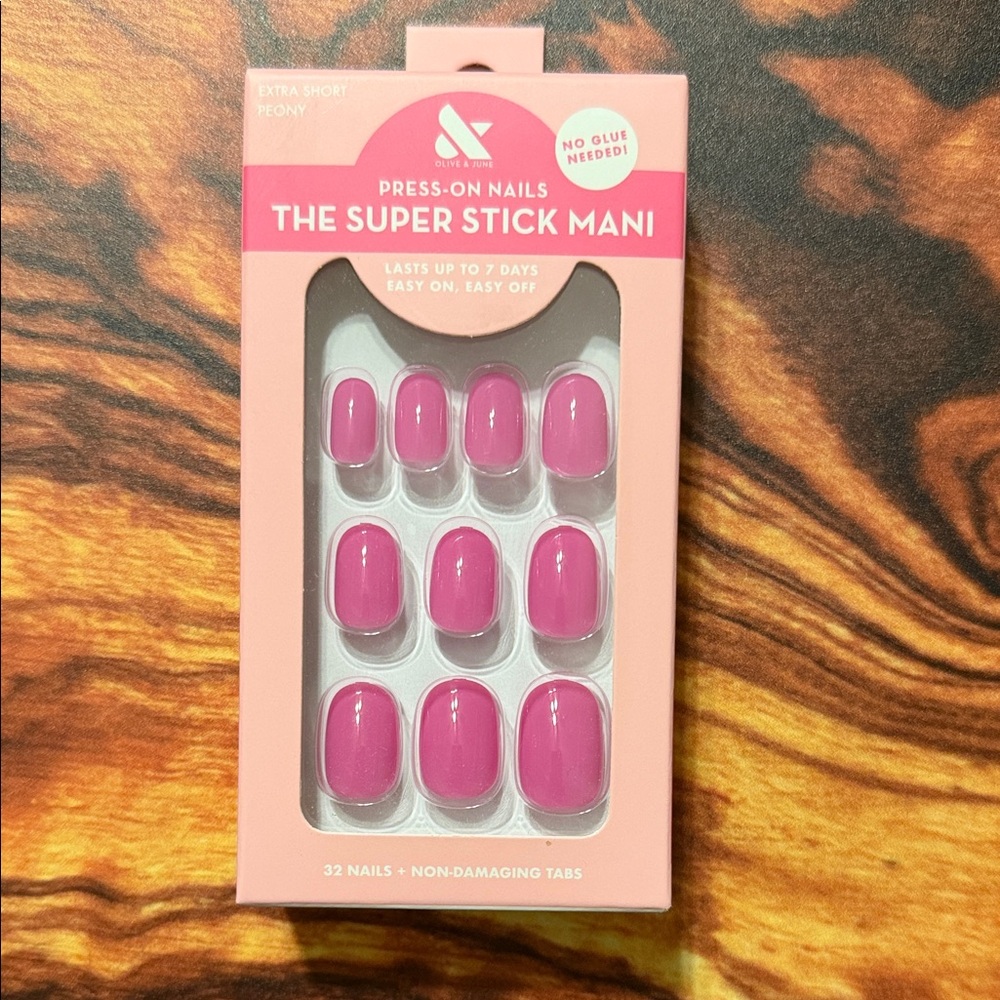 The Super Stick Mani Extra Short Peony Press-On Nails